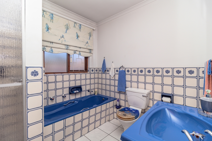 4 Bedroom Property for Sale in Goodwood Park Western Cape